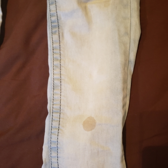 Distressed womens jean - Picture 9 of 9